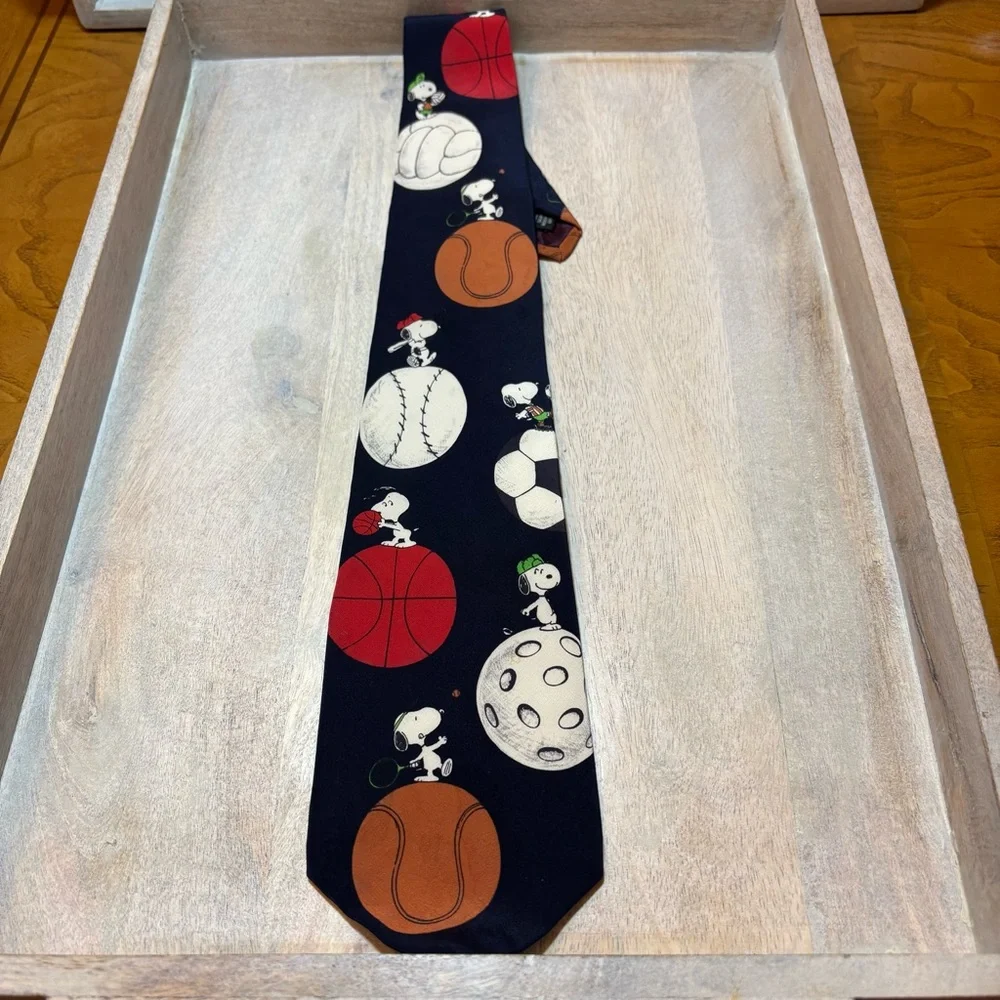 Snoopy the most valuable player‎ Sports Themed Tie peanuts